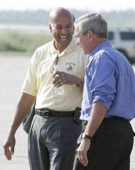eorge W. Bush greets New Orleans mayor Ray Nagin (L) after arriving in New Orleans, September 11, 2005. 